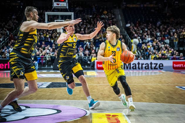 Basketball Berlin 29.12.2025 Saison 2025 2026 EasyCredit BBL 1. Bundesliga Männer, Herren Alba Berlin - MHP RIESEN Ludwigsburg bennet Hundt (Alba Berlin, No.33) *** Basketball Berlin 29 12 2025 Season 2025 2026 EasyCredit BBL 1 Bundesliga Men, Men Alba Berlin MHP RIESEN Ludwigsburg bennet Hundt Alba Berlin, No 33