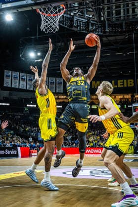 Basketball Berlin 29.12.2025 Saison 2025 2026 EasyCredit BBL 1. Bundesliga Männer, Herren Alba Berlin - MHP RIESEN Ludwigsburg Keeshawn Kellman (Ludwigsburg, No.32)