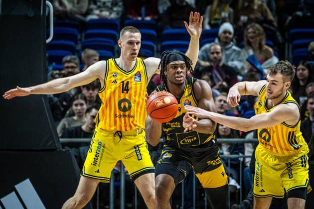 Basketball Berlin 29.12.2025 Saison 2025 2026 EasyCredit BBL 1. Bundesliga Männer, Herren Alba Berlin - MHP RIESEN Ludwigsburg Keeshawn Kellman (Ludwigsburg, No.32) Malte Delow (Alba Berlin, No.06)