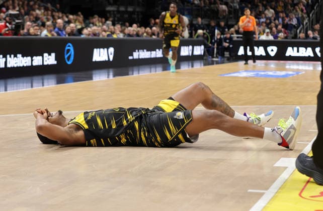 Rlijah Hughes verletzt sich schwer Basketball BBL Bundesliga Herren 1. Spieltag Saison 2025 2026 29.12.2025 ALBA Berlin vs MHP Riesen Ludwigsburg