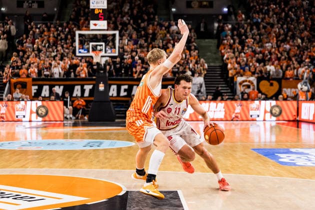 easyCredit Basketball Bundesliga: Ratopharm Ulm - Fitness First Würzburg Baskets; 29.12.2025 Teo Milicic (Ratiopharm Ulm, 44), Brae Ivey (Fitness First Würzburg Baskets, 11) am Ball easyCredit Basketball Bundesliga: Ratopharm Ulm - Fitness First Würzburg Baskets, Ulm, ratiopharm arena am 29.12.2025 Copyright: xBEAUTIFULxSPORTS Wunderlx