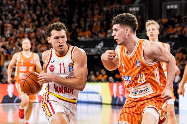 easyCredit Basketball Bundesliga: Ratopharm Ulm - Fitness First Würzburg Baskets; 29.12.2025 Brae Ivey (Fitness First Würzburg Baskets, 11) am Ball, Diego Garavaglia (Ratiopharm Ulm, 23) easyCredit Basketball Bundesliga: Ratopharm Ulm - Fitness First Würzburg Baskets, Ulm, ratiopharm arena am 29.12.2025 Copyright: xBEAUTIFULxSPORTS Wunderlx