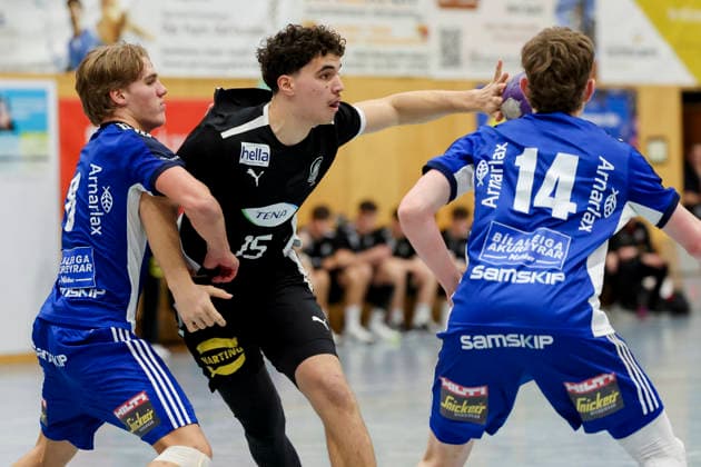 Freyr Aronsson (Iceland), Leo Nowak (Germany) und Bjarki Snorrason (Iceland) kaempfen um den Ball, Merzig Cup Finale, Germany vs Iceland, Thiels Park Sporthalle am 29. December 2025 in Merzig, Deutschland. (Foto von Marco Steinbrenner DeFodi Images) Freyr Aronsson (Iceland), Leo Nowak (Germany) und Bjarki Snorrason (Iceland) battle for the ball, Merzig Cup Finale, Germany vs Iceland, Thiels Park Sporthalle, December 29, 2025 in Merzig, Germany. (Photo by Marco Steinbrenner DeFodi Images) -