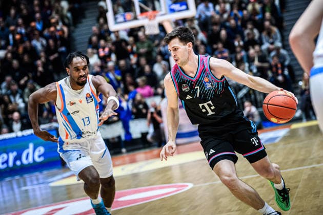 easycredit BBL Basketball Bundesliga 2025 2026 13. Spieltag 29.12.2025 Science City Jena vs Telekom Baskets Bonn v.re. am Ball Grayson Murphy (Bonn) gegen Keith Braxton (Jena) Sparkassen Arena
