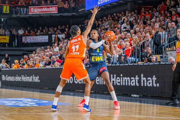 1. Basketball Bundesliga, easyCredit BBL, Saison 2025 2026, Herren, Hauptrunde, 13. Spieltag, 29.12.2025, RASTA Vechta - EWE Baskets Oldenburg James Woodard ( 10 - EWE Baskets Oldenburg) in Aktion Vechta RASTA Dome Niedersachsen Deutschland