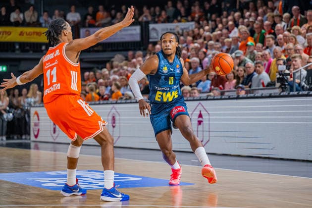 1. Basketball Bundesliga, easyCredit BBL, Saison 2025 2026, Herren, Hauptrunde, 13. Spieltag, 29.12.2025, RASTA Vechta - EWE Baskets Oldenburg James Woodard ( 10 - EWE Baskets Oldenburg) in Aktion Vechta RASTA Dome Niedersachsen Deutschland