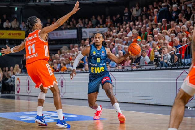 1. Basketball Bundesliga, easyCredit BBL, Saison 2025 2026, Herren, Hauptrunde, 13. Spieltag, 29.12.2025, RASTA Vechta - EWE Baskets Oldenburg James Woodard ( 10 - EWE Baskets Oldenburg) in Aktion Vechta RASTA Dome Niedersachsen Deutschland