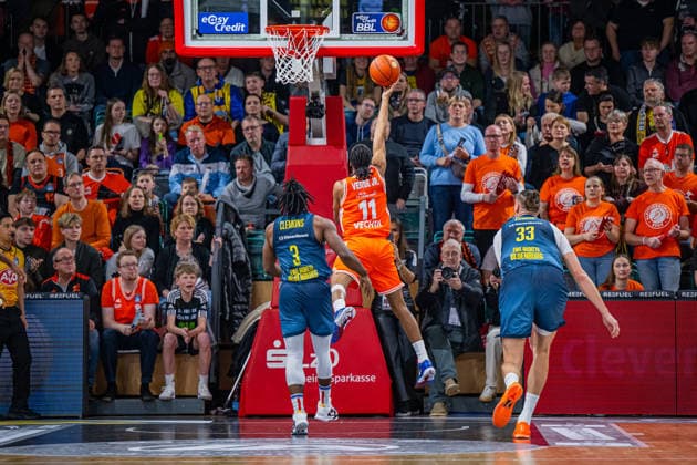 1. Basketball Bundesliga, easyCredit BBL, Saison 2025 2026, Herren, Hauptrunde, 13. Spieltag, 29.12.2025, RASTA Vechta - EWE Baskets Oldenburg Alonzo Verge ( 11 - RASTA Vechta) beim Korbleger Vechta RASTA Dome Niedersachsen Deutschland