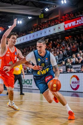 1. Basketball Bundesliga, easyCredit BBL, Saison 2025 2026, Herren, Hauptrunde, 13. Spieltag, 29.12.2025, RASTA Vechta - EWE Baskets Oldenburg Tomislav Zubcic ( 33 - EWE Baskets Oldenburg) in Aktion Vechta RASTA Dome Niedersachsen Deutschland