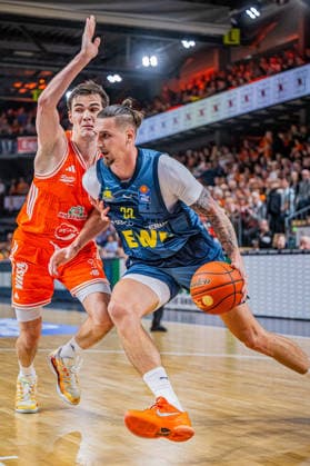 1. Basketball Bundesliga, easyCredit BBL, Saison 2025 2026, Herren, Hauptrunde, 13. Spieltag, 29.12.2025, RASTA Vechta - EWE Baskets Oldenburg Tomislav Zubcic ( 33 - EWE Baskets Oldenburg) in Aktion Vechta RASTA Dome Niedersachsen Deutschland
