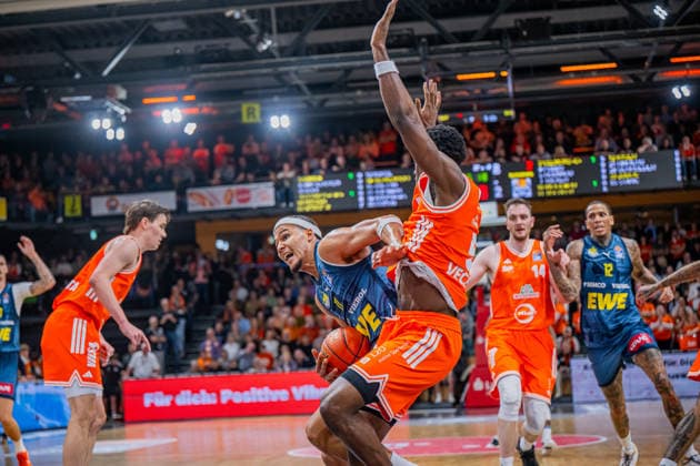 1. Basketball Bundesliga, easyCredit BBL, Saison 2025 2026, Herren, Hauptrunde, 13. Spieltag, 29.12.2025, RASTA Vechta - EWE Baskets Oldenburg Nicholas Tischler ( 11 - EWE Baskets Oldenburg) in Aktion Vechta RASTA Dome Niedersachsen Deutschland