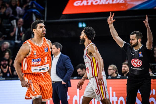 Neu Ulm, Deutschland, 29.12.25: Mark Smith (ratiopharm ulm) gestikuliert, gestik waehrend des Basketball Bundesliga Spiels zwischen ratiopharm ulm vs Fitness first Wuerzburg Baskets in der ratiopharm Arena am 29. Dezember 2025 in Neu Ulm, Deutschland. (Foto von Harry Langer DeFodi Images) ratiopharm Arena, Germany, 29.12.25: Mark Smith (ratiopharm ulm) gestures during the Basketball Bundesliga match between ratiopharm ulm vs Fitness first Wuerzburg Baskets at Neu Ulm on December 29, 2025 in ratiopharm Arena, Germany. (Photo by Harry Langer DeFodi Images) (Photo by Harry Langer DeFodi Images) -