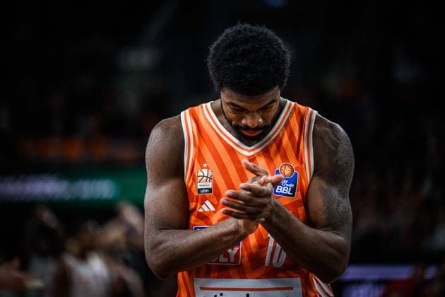 Neu Ulm, Deutschland, 29.12.25: Malik Osborne (ratiopharm ulm) gestikuliert, gestik waehrend des Basketball Bundesliga Spiels zwischen ratiopharm ulm vs Fitness first Wuerzburg Baskets in der ratiopharm Arena am 29. Dezember 2025 in Neu Ulm, Deutschland. (Foto von Harry Langer DeFodi Images) ratiopharm Arena, Germany, 29.12.25: Malik Osborne (ratiopharm ulm) gestures during the Basketball Bundesliga match between ratiopharm ulm vs Fitness first Wuerzburg Baskets at Neu Ulm on December 29, 2025 in ratiopharm Arena, Germany. (Photo by Harry Langer DeFodi Images) (Photo by Harry Langer DeFodi Images) -