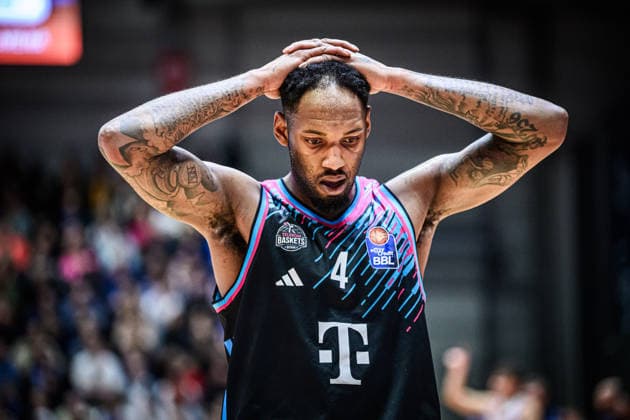 easycredit BBL Basketball Bundesliga 2025 2026 13. Spieltag 29.12.2025 Science City Jena vs Telekom Baskets Bonn Jeff Garrett Jr. (Bonn) Hände über dem Kopf, Portrait, Sparkassen Arena
