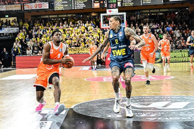 GER, EasyCredit BBL RASTA Vechta vs EWE Baskets Oldenburg 29.12.2025, RASTA Dome, Vechta, GER, EasyCredit BBL RASTA Vechta vs EWE Baskets Oldenburg im Bild TJ Bamba (Rasta 5)