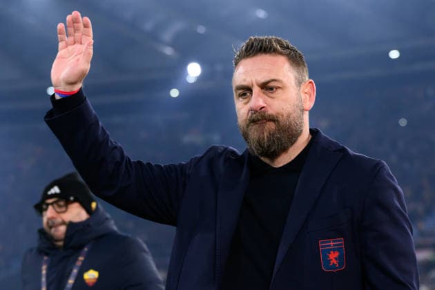 Former AS Roma player and head coach of Genoa CFC, Daniele De Rossi, greetes the AS Roma supporters at the end of the Serie A 2025 2026 football match between AS Roma and Genoa CFC at Stadio Olimpico in Rome (Italy), December 29, 2025. AndreaxStaccioli