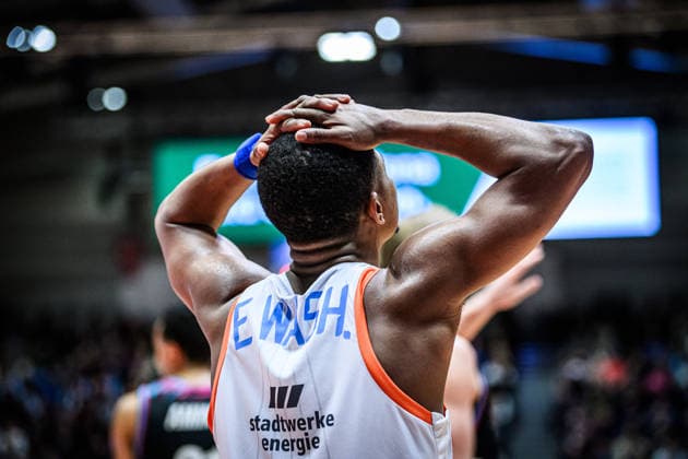 easycredit BBL Basketball Bundesliga 2025 2026 13. Spieltag 29.12.2025 Science City Jena vs Telekom Baskets Bonn Eric Washington (Jena) schlägt die Arme über dem Kopf zusammen, enttäuscht Sparkassen Arena