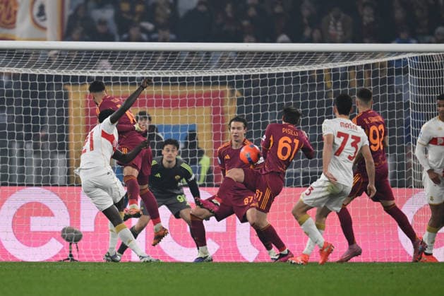 AS Roma v Genoa CFC - Serie A Jeff Ekhator of Genoa C.F.C. scores a goal for 3-1 during the 17th day of the Serie A Championship between A.S. Roma and Genoa C.F.C. at the Olympic Stadium in Rome, Italy, on December 29, 2025. Rome Italy  Copyright: xDomenicoxCippitellix originalFilename:cippitelli-asromage251229_np21W.jpg