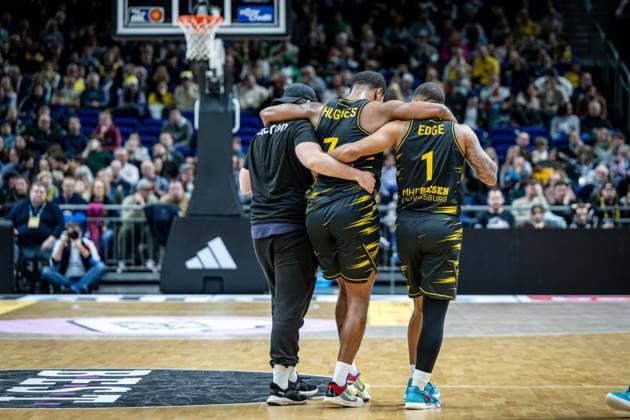 Basketball Berlin 29.12.2025 Saison 2025 2026 EasyCredit BBL 1. Bundesliga Männer, Herren Alba Berlin - MHP RIESEN Ludwigsburg Elijah Hughes (Ludwigsburg, No.07) verletzt