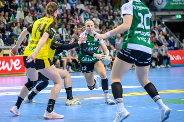 Handball Frauen 1. Bundesliga HBF Saison 2025 2026 10. Spieltag VfL Oldenburg vs. Borussia Dortmund 30.12.2025 Lotta Röpcke (22, VfL Oldenburg)