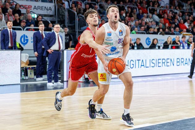 Zachary Ensminger (BMA365 Bamberg Baskets, 01), Spencer Reaves (SYNTAINICS MBC, 31), BMA365 Bamberg Baskets vs. SYNTAINICS MBC, Basketball, easyCredit BBL, 13. Spieltag, 30.12.2025 BMA365 Bamberg Baskets vs. SYNTAINICS MBC, Basketball, easyCredit BBL, 13. Spieltag, 30.12.2025 Bamberg Copyright: xEibner-Pressefoto G.xSantemizx EP_EER