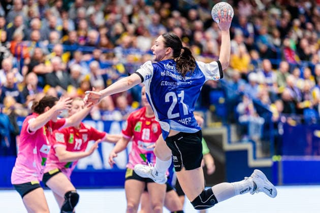 Nuria Bucher (HSG Blomberg-Lippe, 21) im Torwurf GER, HSG Blomberg-Lippe vs. SV Union Halle-Neustadt, Handball, 1. Bundesliga Frauen, 10. Spieltag, Spielzeit 2025 2026, 30.12.2025 GER, HSG Blomberg-Lippe vs. SV Union Halle-Neustadt, Handball, 1. Bundesliga Frauen, 10. Spieltag, Spielzeit 2025 2026, 30.12.2025 Lemgo Copyright: xEibner-Pressefoto JanxRollingerx EP_JSK