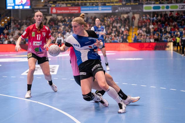 HSG Blomberg-Lippe (GER) vs. SV Union Halle-Neustadt (GER), Handball, 1. Handball Bundesliga Frauen, 10. Spieltag, 30.12.2025, Saision 2025 2026, Lemgo Alexia Hauf (HSG Blomberg-Lippe, 31) wird im Torwurf gestoppt Lemgo Phoenix Contact Arena Deutschland