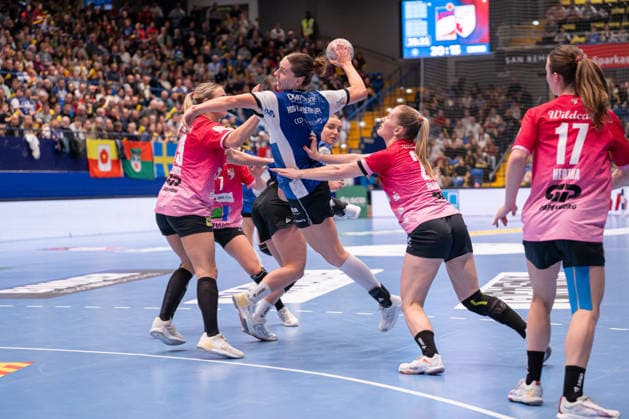 HSG Blomberg-Lippe (GER) vs. SV Union Halle-Neustadt (GER), Handball, 1. Handball Bundesliga Frauen, 10. Spieltag, 30.12.2025, Saision 2025 2026, Lemgo Andrea Jacobsen (HSG Blomberg-Lippe, 04) im Torwurf Lemgo Phoenix Contact Arena Deutschland