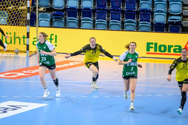Handball Frauen 1. Bundesliga HBF Saison 2025 2026 10. Spieltag VfL Oldenburg vs. Borussia Dortmund 30.12.2025 Emma Olsson (29, Borussia Dortmund) am Jubeln nach einem Treffer, Emotionen