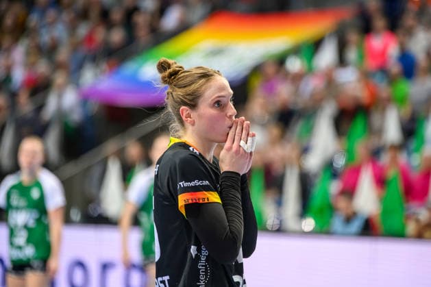Handball Frauen 1. Bundesliga HBF Saison 2025 2026 10. Spieltag VfL Oldenburg vs. Borussia Dortmund 30.12.2025 Madita Kohorst (25, VfL Oldenburg) kann es nicht fassen