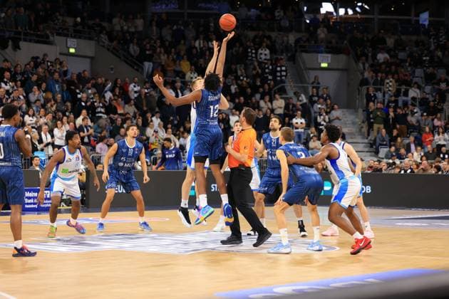 RECORD DATE NOT STATED Spielaktion mit Mateo Seric (21; MLP Academics Heidelberg), Samuell Williamson (10; MLP Academics Heidelberg) und William Christmas (8; Frankfurt Skyliners) beim Tip-off easyCredit BBL: MLP Academics Heidelberg – Skyliners Frankfurt 30.12.2025 SAP Arena Spielaktion mit Mateo Seric (21; MLP Academics Heidelberg) und William Christmas (8; Frankfurt Skyliners)