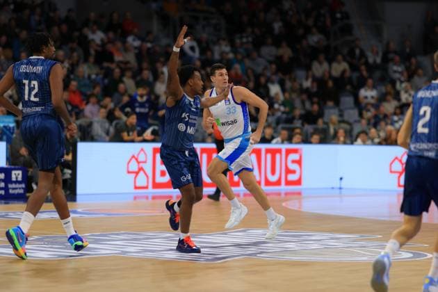 RECORD DATE NOT STATED Szene mit Ryan Hawkins (33; Frankfurt Skyliners) in Aktion auf dem Spielfeld easyCredit BBL: MLP Academics Heidelberg – Skyliners Frankfurt 30.12.2025 SAP Arena Ryan Hawkins (33; Frankfurt Skyliners) in Aktion