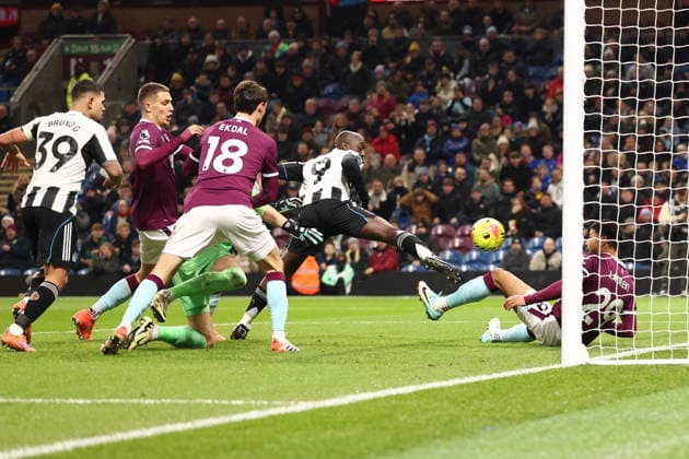 Burnley v Newcastle United, Premier League Goal - Yoane Wissa of Newcastle United scores a goal 0-2 during the Premier League match between Burnley and Newcastle United at Turf Moor, Burnley, UK on 30 December 2025. Burnley Turf Moor Lancashire UK Editorial use only DataCo restrictions apply See www.football-dataco.com , Copyright: xRyanxBrownex PSI-23485-0022