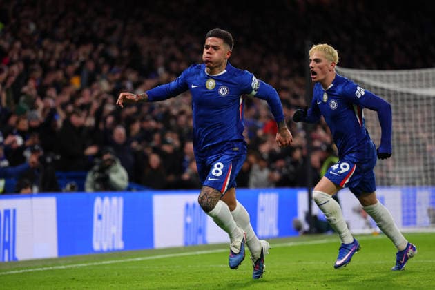 30th December 2025; Stamford Bridge, Chelsea, London, England: Premier League Football, Chelsea versus Bournemouth; Enzo Fernandez of Chelsea celebrates with Alejandro Garnacho of Chelsea after scoring his sides 2nd goal in the 23rd minute to make it 2-1  JohnxPatrickxFletcher