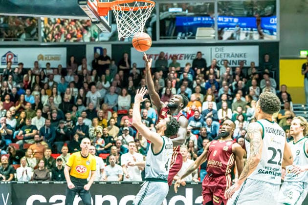Chemnitz, Deutschland 30. Dezember 2025: 1.BBL - 2025 2026 - Niners Chemnitz vs. Vet-Concept Gladioatore Trier Im Bild: Copyright: xFotostandx xNachtigallx