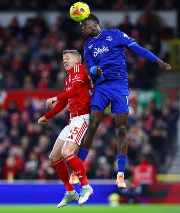 Thierno Barry of Everton and Oleksandr Zinchenko of Nottingham Forest Nottingham Forest v Everton, Premier League, Football, City Ground, Nottingham, UK - 30 Dec 2025Nottingham City Ground United Kingdom EDITORIAL USE ONLY No use with unauthorised audio, video, data, fixture lists, club league logos or live services. Online in-match use limited to 120 images, no video emulation. No use in betting, games or single club league player publications.  Copyright: xMattxWest Shutterstockx 16216219z