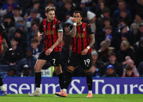 London, England, 30th December 2025. Justin Kluivert (R) of Bournemouth celebrates after scoring to make it 2-2 during the Chelsea vs AFC Bournemouth Premier League match at Stamford Bridge, London. Picture credit should read: Paul Terry Sportimage EDITORIAL USE ONLY. No use with unauthorised audio, video, data, fixture lists, club league logos or live services. Online in-match use limited to 120 images, no video emulation. No use in betting, games or single club league player publications. SPI_026_PT_Chelsea_Bournemouth SPI-4402-0026
