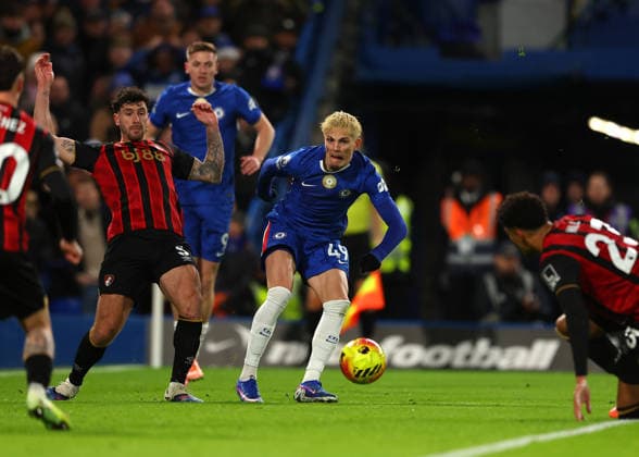 30th December 2025; Stamford Bridge, Chelsea, London, England: Premier League Football, Chelsea versus Bournemouth; Alejandro Garnacho of Chelsea challenged by Marcos Senesi of AFC Bournemouth  JohnxPatrickxFletcher