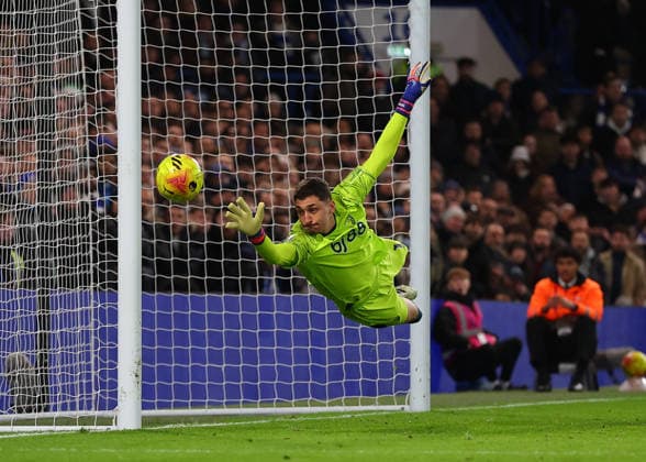30th December 2025; Stamford Bridge, Chelsea, London, England: Premier League Football, Chelsea versus Bournemouth; Goalkeeper Djordje Petrovic of AFC Bournemouth diving to save the ball  JohnxPatrickxFletcher