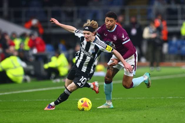 Anthony Gordon of Newcastle United and Josh Laurent of Burnley Burnley v Newcastle United, Premier League, Football, Turf Moor, Burnley, UK - 30 Dec 2025Burnley Turf Moor United Kingdom EDITORIAL USE ONLY No use with unauthorised audio, video, data, fixture lists, club league logos or live services. Online in-match use limited to 120 images, no video emulation. No use in betting, games or single club league player publications. Copyright: xPaulxCurrie Shutterstockx 16216212bs