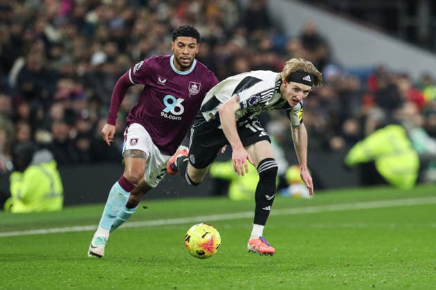Premier League Burnley v Newcastle United Josh Laurent of Burnley trips Anthony Gordon of Newcastle United during the Premier League match Burnley vs Newcastle United at Turf Moor, Burnley, United Kingdom, 30th December 2025 (Photo by Jorge Horsted News Images) Burnley Turf Moor Lancashire United Kingdom Copyright: xJorgexHorsted NewsxImagesx