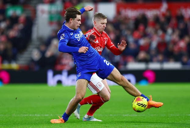 Tyler Dibling of Everton and Oleksandr Zinchenko of Nottingham Forest Nottingham Forest v Everton, Premier League, Football, City Ground, Nottingham, UK - 30 Dec 2025Nottingham City Ground United Kingdom EDITORIAL USE ONLY No use with unauthorised audio, video, data, fixture lists, club league logos or live services. Online in-match use limited to 120 images, no video emulation. No use in betting, games or single club league player publications.  Copyright: xMattxWest Shutterstockx 16216219ag