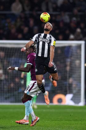 Burnley, England, 30th December 2025. Joelinton of Newcastle United wins the high ball during the Burnley vs Newcastle United Premier League match at Turf Moor, Burnley. Picture credit should read: Craig Thomas Sportimage EDITORIAL USE ONLY. No use with unauthorised audio, video, data, fixture lists, club league logos or live services. Online in-match use limited to 120 images, no video emulation. No use in betting, games or single club league player publications. SPI_041_CT_BURNLEY_V_NEWCASTLE_UNITED SPI-4401-0046