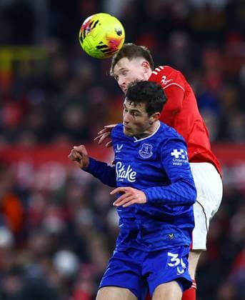 Elliot Anderson of Nottingham Forest and Merlin Rohl of Everton Nottingham Forest v Everton, Premier League, Football, City Ground, Nottingham, UK - 30 Dec 2025Nottingham City Ground United Kingdom EDITORIAL USE ONLY No use with unauthorised audio, video, data, fixture lists, club league logos or live services. Online in-match use limited to 120 images, no video emulation. No use in betting, games or single club league player publications.  Copyright: xMattxWest Shutterstockx 16216219ah