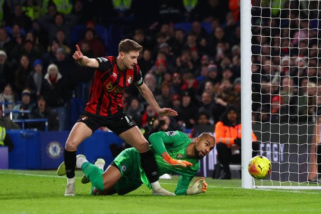 London, England, 30th December 2025. David Brooks of Bournemouth scores to make it 1-0 during the Chelsea vs AFC Bournemouth Premier League match at Stamford Bridge, London. Picture credit should read: Paul Terry Sportimage EDITORIAL USE ONLY. No use with unauthorised audio, video, data, fixture lists, club league logos or live services. Online in-match use limited to 120 images, no video emulation. No use in betting, games or single club league player publications. SPI_045_PT_Chelsea_Bournemouth SPI-4402-0045