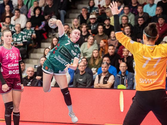 Lea Watzl (Frisch Auf Frauen, 07) kommt frei zum Wurf, Frisch Auf Goeppingen vs. TuS Metzingen, Handball, 1. Bundesliga, Spielzeit 2025 2026, 30.12.2025 Frisch Auf Goeppingen vs. TuS Metzingen, Handball, 1. Bundesliga, Spielzeit 2025 2026, 30.12.2025 Goeppingen Copyright: xMichaelxSchmidt Eibner-Pressefotx EP_MST