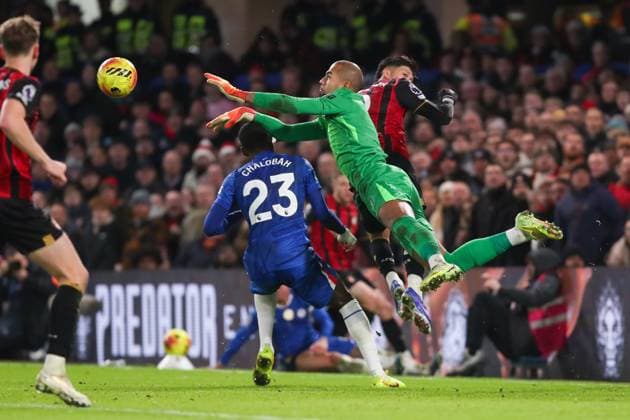 Robert Sanchez of Chelsea saves the shot on goal Chelsea v AFC Bournemouth, Football, Premier League, Stamford Bridge, London, UK, 30 12 25 EDITORIAL USE ONLY No use with unauthorised audio, video, data, fixture lists (outside the EU), club league logos or live services. Online in-match use limited to 45 images (+15 in extra time). No use to emulate moving images. No use in betting, games or Copyright: xAnthonyxHanc Shutterstockx 16218122w