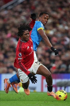 Manchester United, ManU v Wolverhampton Wanderers - Premier League Patrick Dorgu of Manchester United and Jhon Arias of Wolverhampton Wanderers challenge during the Premier League match between Manchester United and Wolverhampton Wanderers at Old Trafford on December 30, 2025 in Manchester, England. WARNING! This Photograph May Only Be Used For Newspaper And Or Magazine Editorial Purposes. May Not Be Used For Publications Involving 1 player, 1 Club Or 1 Competition Without Written Authorisation From Football DataCo Ltd. For Any Queries, Please Contact Football DataCo Ltd on +44 (0) 207 864 9121 Manchester Old Trafford England United Kingdom Copyright: xAllstarxPicturexLibraryxLtdx