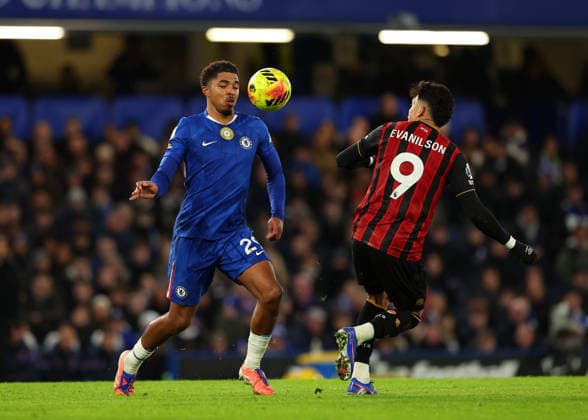 30th December 2025; Stamford Bridge, Chelsea, London, England: Premier League Football, Chelsea versus Bournemouth; Wesley Fofana of Chelsea challenged by Evanilson of AFC Bournemouth  JohnxPatrickxFletcher
