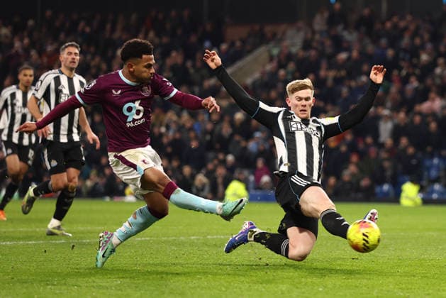 Burnley v Newcastle United, Premier League Marcus Edwards of Burnley shoots during the Premier League match between Burnley and Newcastle United at Turf Moor, Burnley, UK on 30 December 2025. Burnley Turf Moor Lancashire UK Editorial use only DataCo restrictions apply See www.football-dataco.com , Copyright: xRyanxBrownex PSI-23485-0048